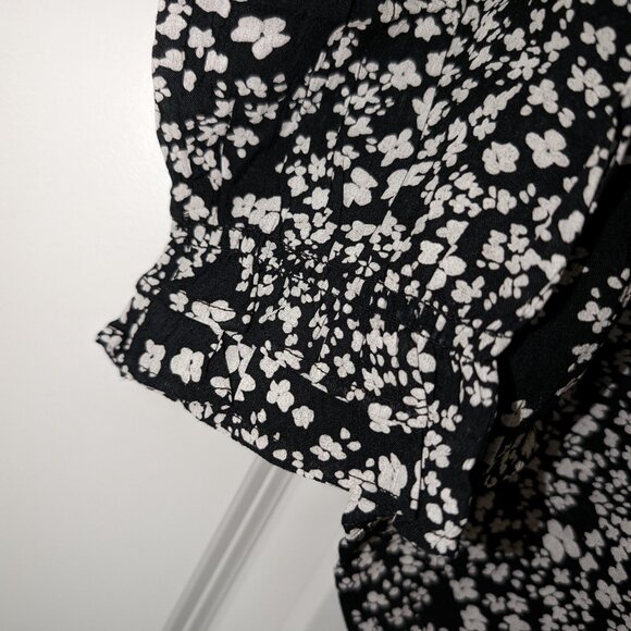 Maternity Top Size Medium Black and white floral maternity top flowy maternity - Picture 2 of 4